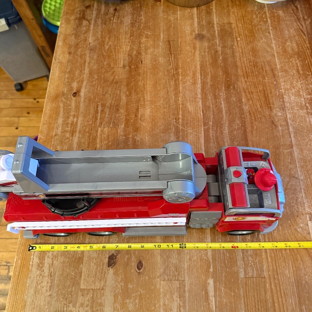 Paw Patrol Ultimate Rescue Marshall Fire Truck 03 w/ Lights, Sounds & Ladder - Picture 4 of 5